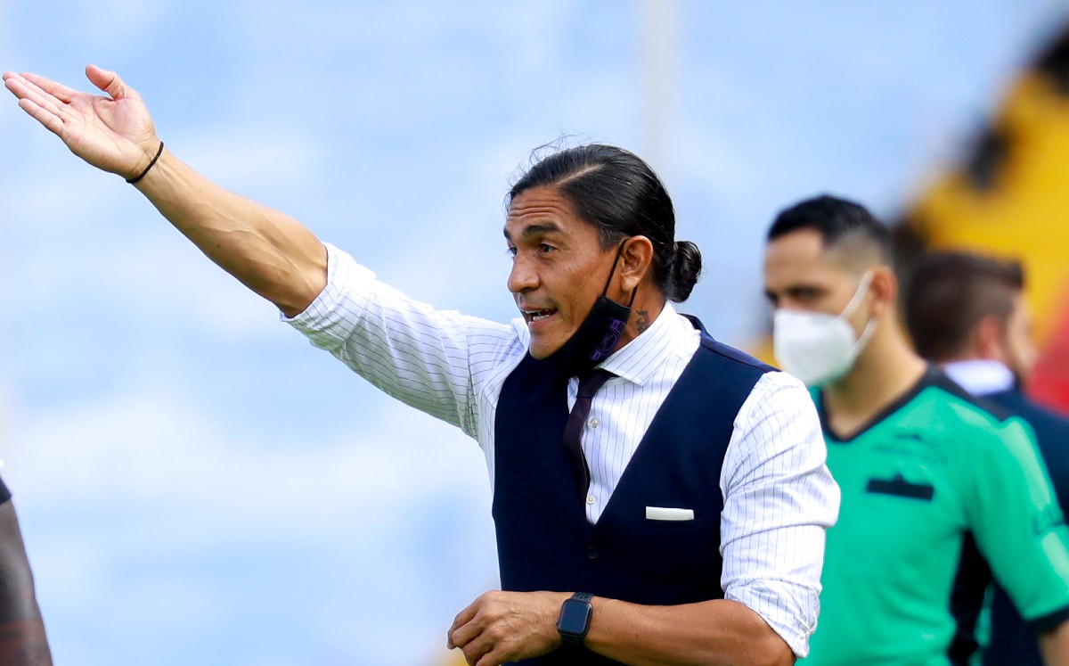 Paco Palencia logró su primer triunfo al frente del Mazatlán FC. FOTO: Imago7.
