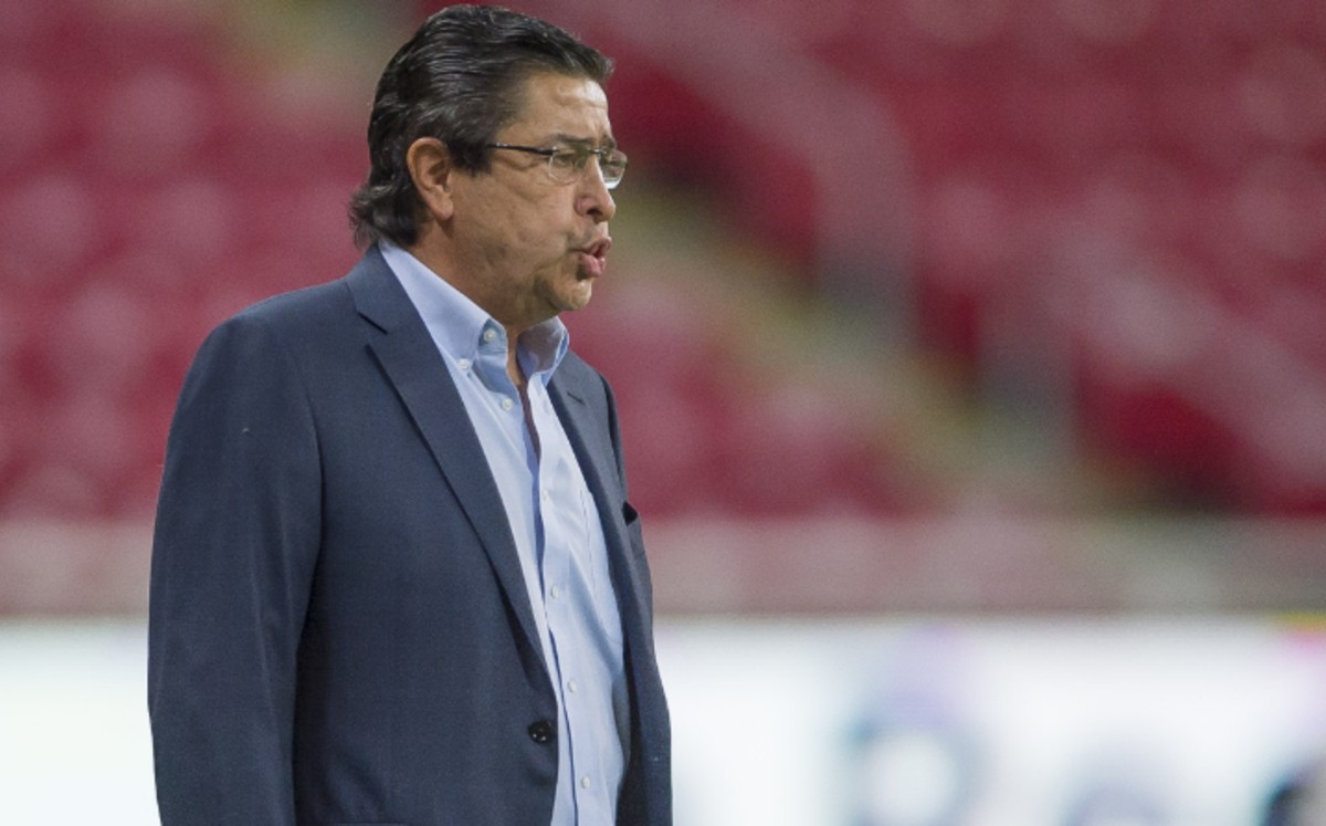 El Flaco Tena dio la cara ante los malos resultados de Chivas en este Guard1anes 2020. FOTO: Mexsport.