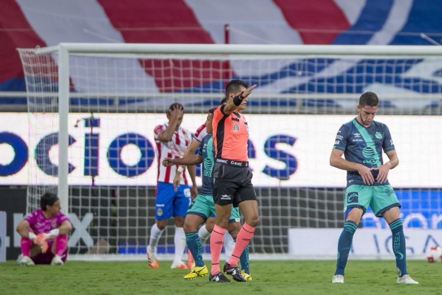 Ormeño festeja el gol del triunfo ante Chivas. FOTO: Mexsport.
