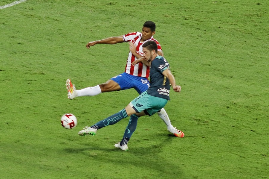 Ormeño hizo un gol ante Chivas con este zurdazo. FOTO: Imago7.
