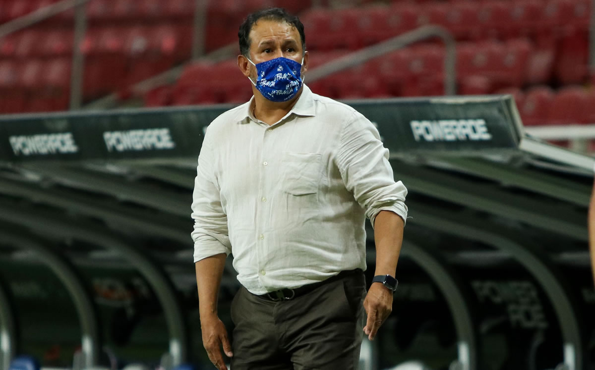 Juan Reynoso sabe que vienen momentos duros en el calendario. (Foto: Imago7)