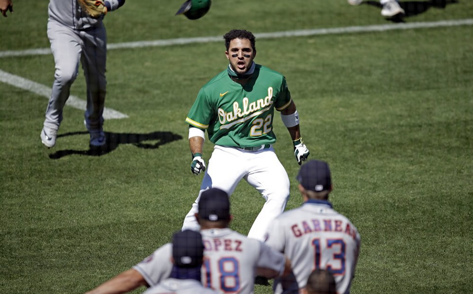 Laureano arremetió contra la caseta de los Astros. (Foto: AP)