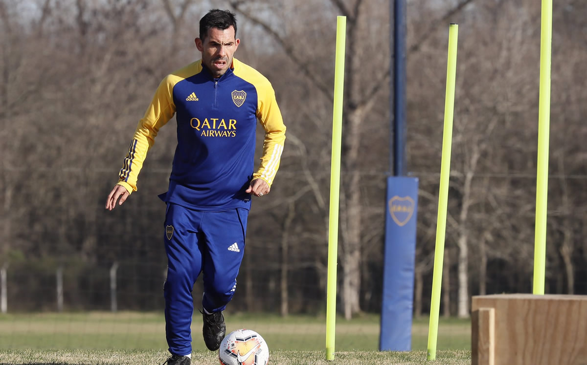 Tévez durante la práctica de Boca Juniors. (Foto: @BocaJrsOficial)