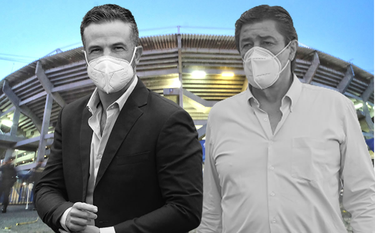 Gran actividad en el banquillo... de los cesados. (Imago 7)