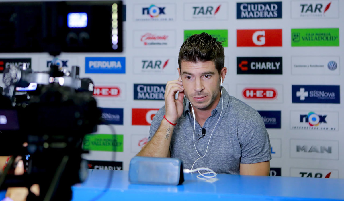 Alex Diego en la conferencia virtual después de vencer a Cruz Azul con los Gallos Blancos. (Imago7)