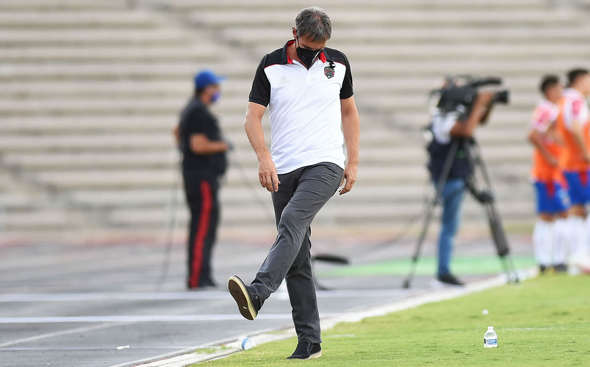 Gabriel Caballero estalló tras la derrota de Juárez ante Chivas. (Foto: Imago7)