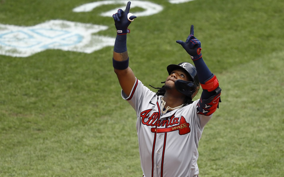 Ronald Acuña hace historia en los Braves