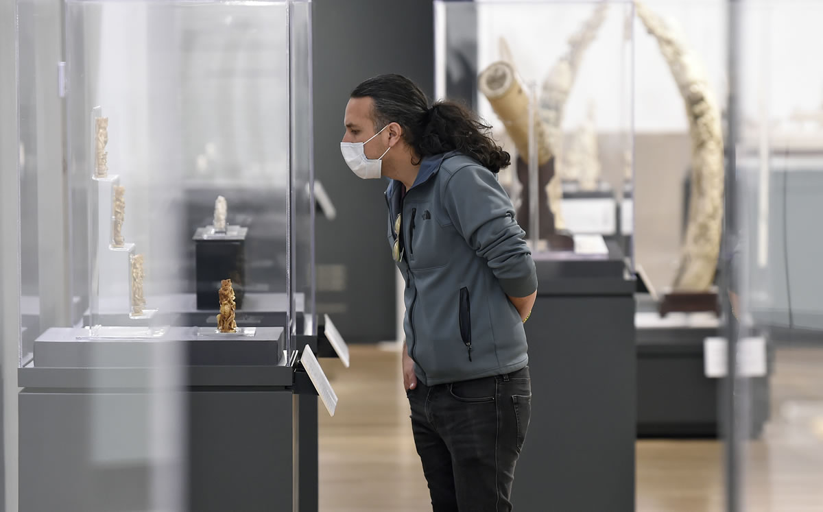 El martes, en su primer día de reapertura, el museo tuvo una afluencia de menos de 200 visitantes. (AFP)