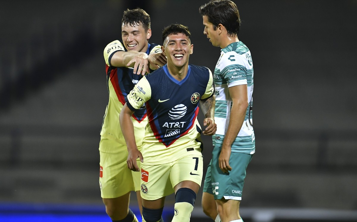 Algunos medios acreditan el gol de Leo Suárez ante Santos como el 5 mil de las Águilas. FOTO: Mexsport.