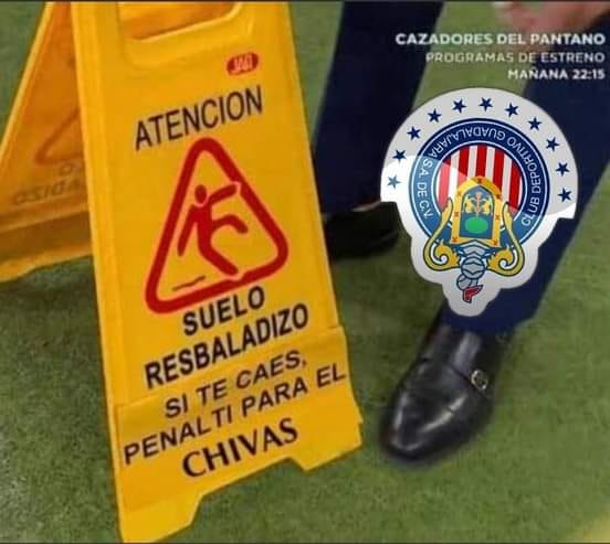 ¡Penal para Chivas! Y no reclames porque le dan otro.