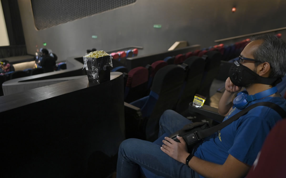 Actualmente, a una sala grande, para 400 personas, van a poder ingresar únicamente 120. (AFP)