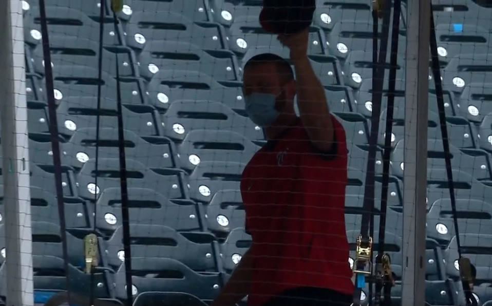 [VIDEO] Expulsan a Strasburg... que estaba en la tribuna