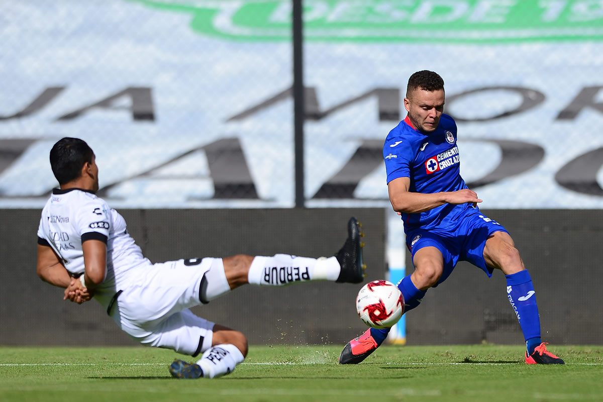 Esta el Cabecita Rodríguez no pesó en el ataque de Cruz Azul frente a Gallos. (Foto: Mexsport)