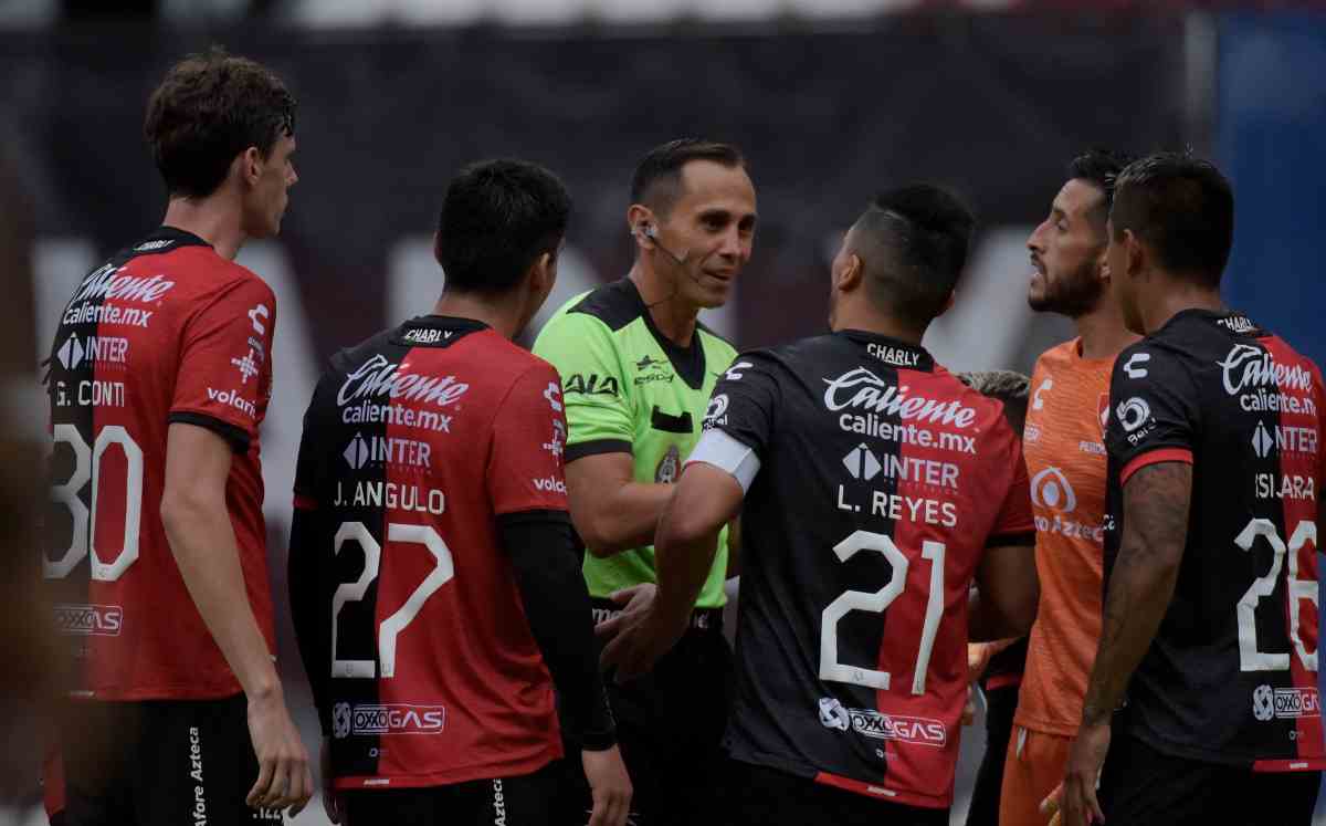 Luis Enrique Santander marcó tres penaltis en el duelo entre Atlas y Toluca. FOTO: Imago7.