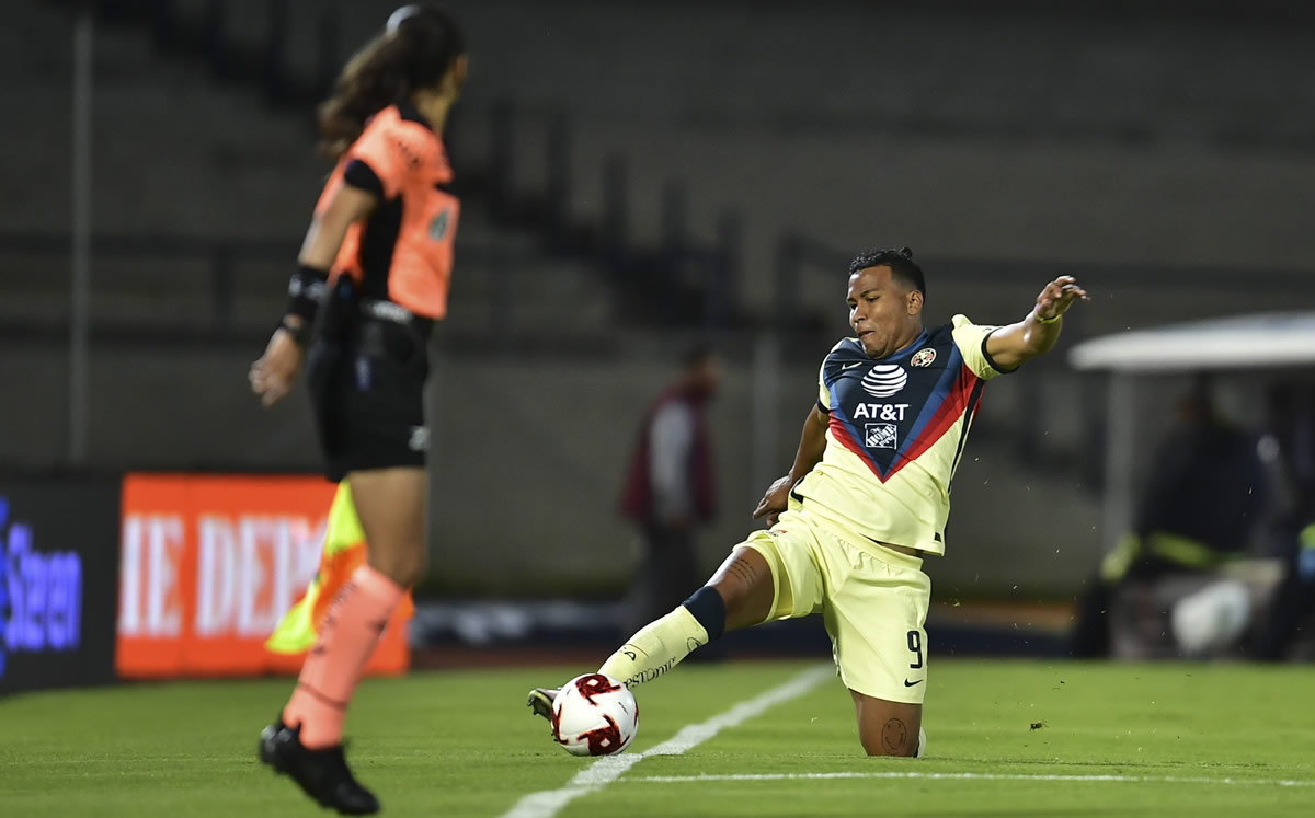 Roger Martínez, autor del 1-0, dejó todo en la cancha. (Foto: Mexsport)