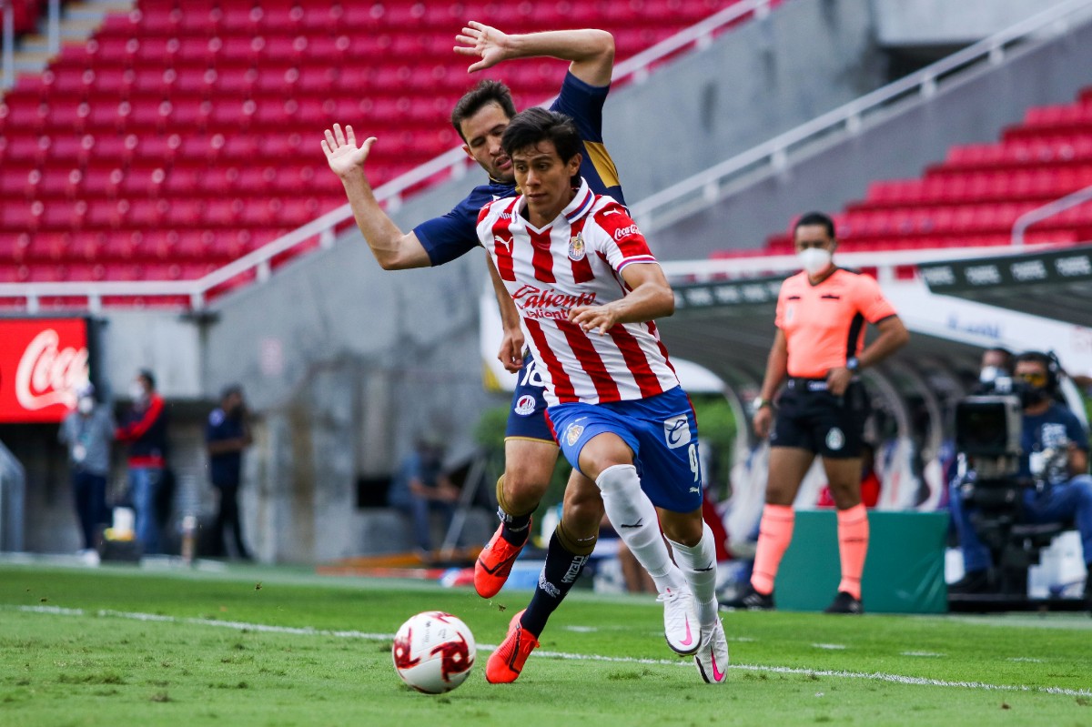 José Juan Macías encabeza un contragolpe tapatío. FOTO: Imago7.