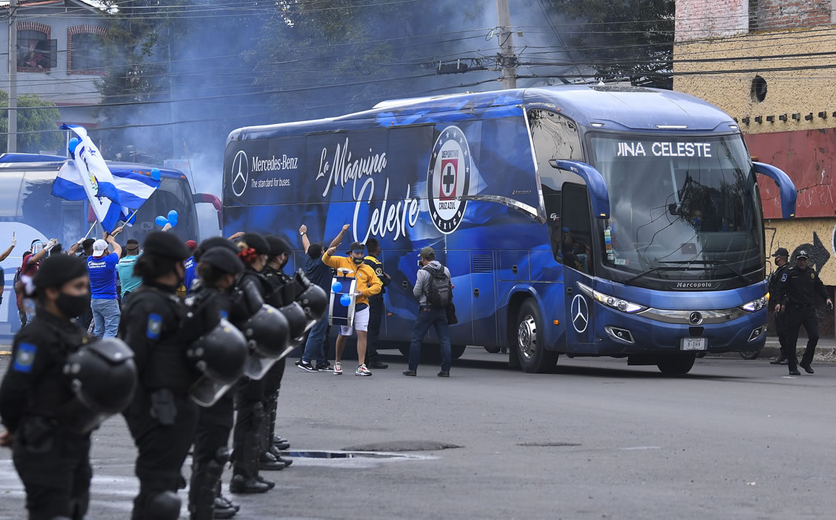 Los fans celestes acompañaron al equipo (Imago7)