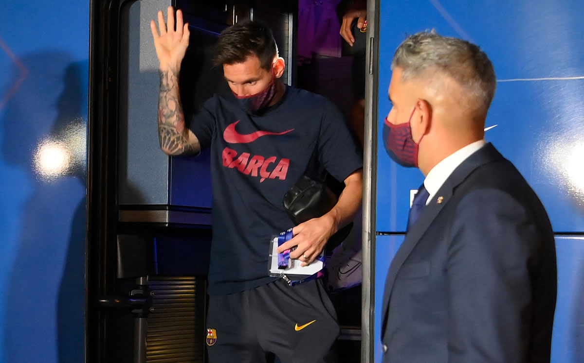 Messi a la llegada al hotel en Lisboa. (AFP)