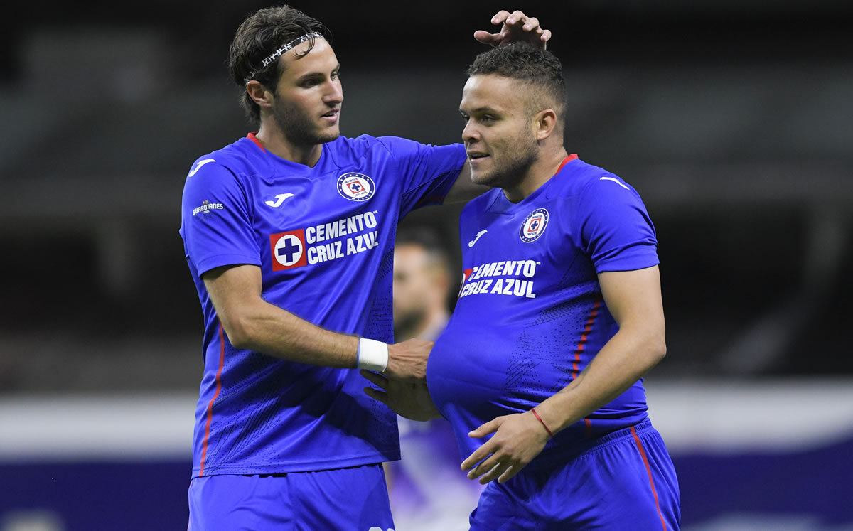 Santi sirvió dos goles para que el Cabecita se hiciera la figura (Imago7)