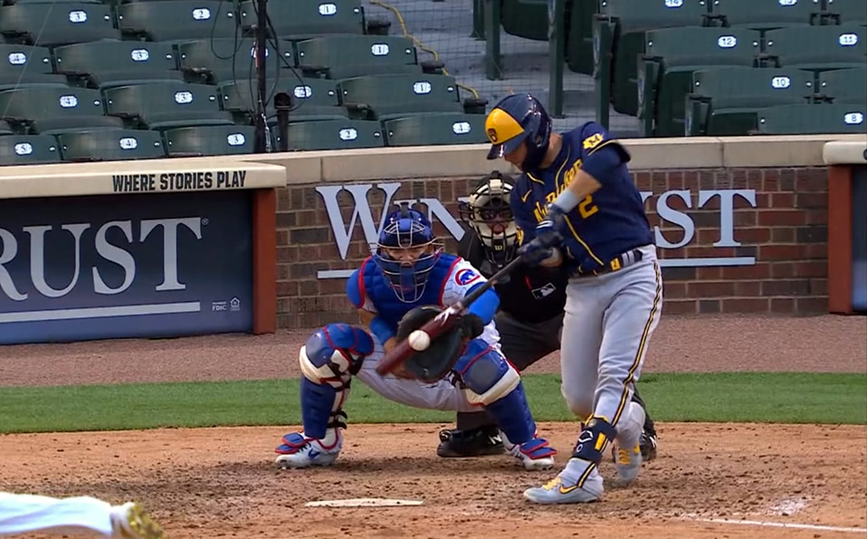 Urías tuvo su cuarto juego de tres hits en Grandes Ligas. (Foto: MLB.com)