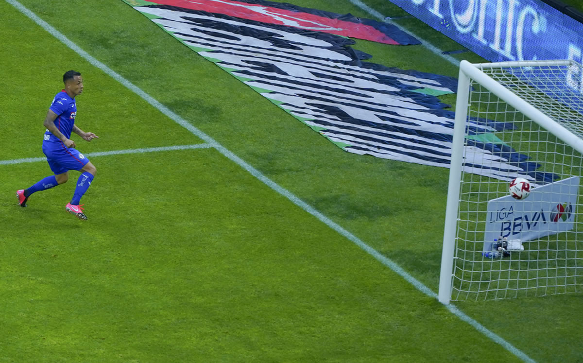 Yoshimar Yotún firmó el empate sin marca alguna (Imago7)