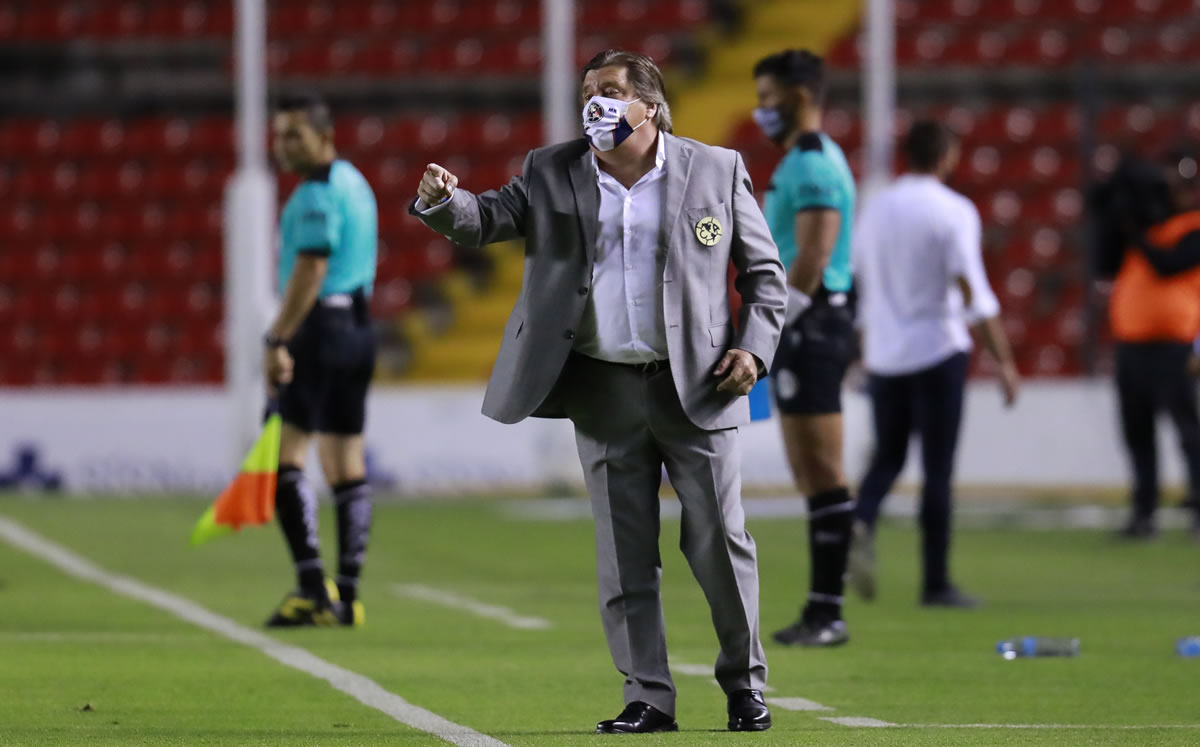 Miguel Herrera reprendió a Richard Sánchez. (Foto: Mexsport)