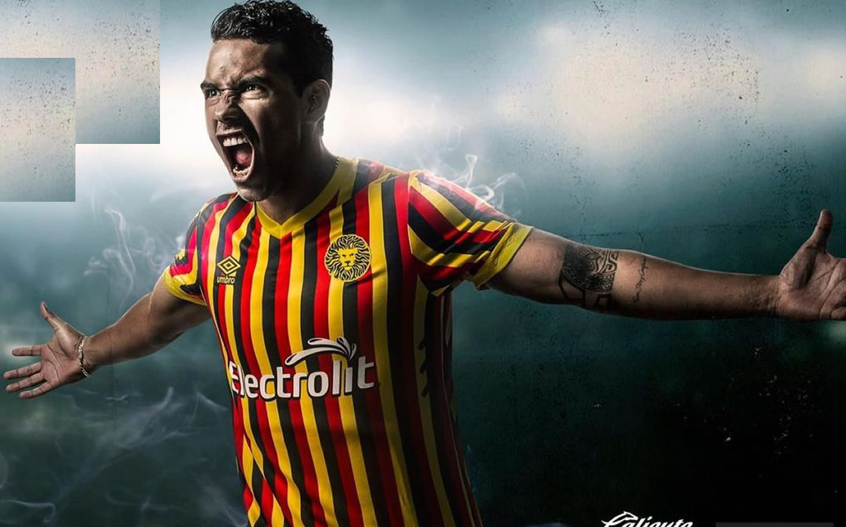 Elegante y tradicional el jersey de Leones Negros U de G.