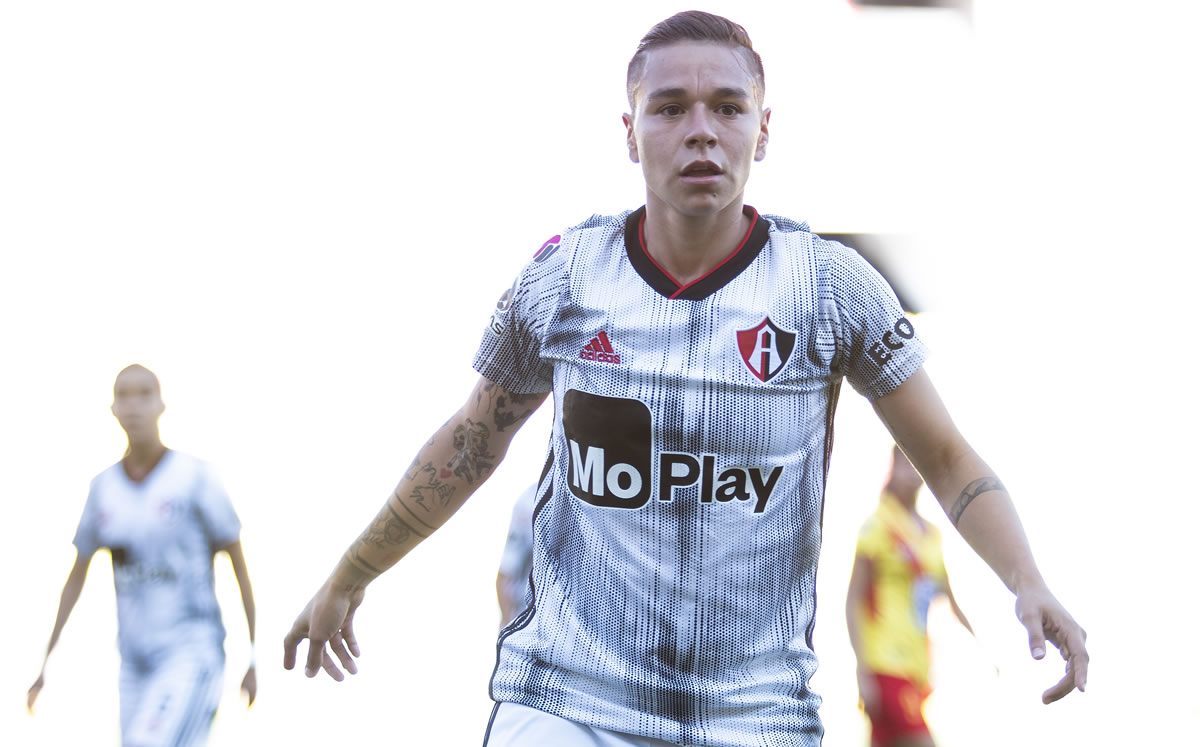 Norali Armena fue atropellada y se quedó sin equipo. (Foto: Imago7)