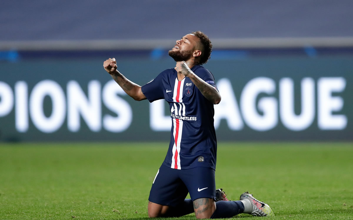 Neymar celebró el pase a la Final cantando 'Hawái', canción de Maluma. (Foto: AFP)