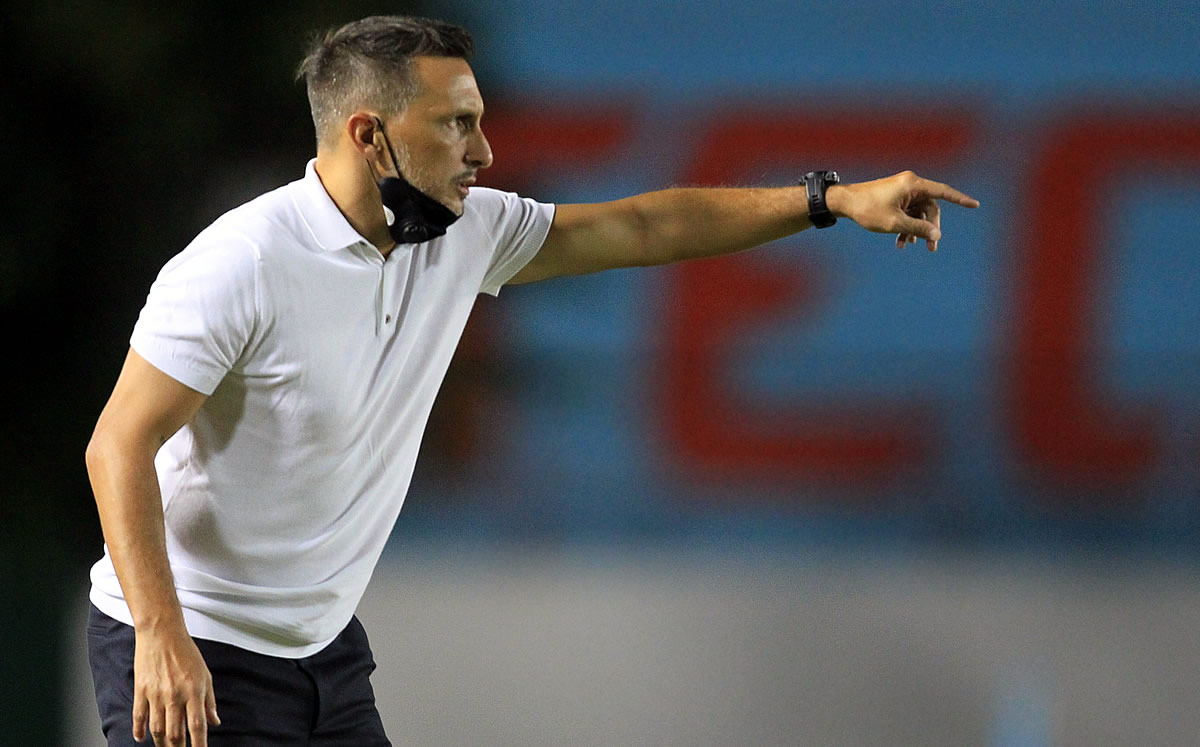 Chaco dando indicaciones durante el partido de la Jornada 1 de la Liga de Expansión. (Foto: Imago7)
