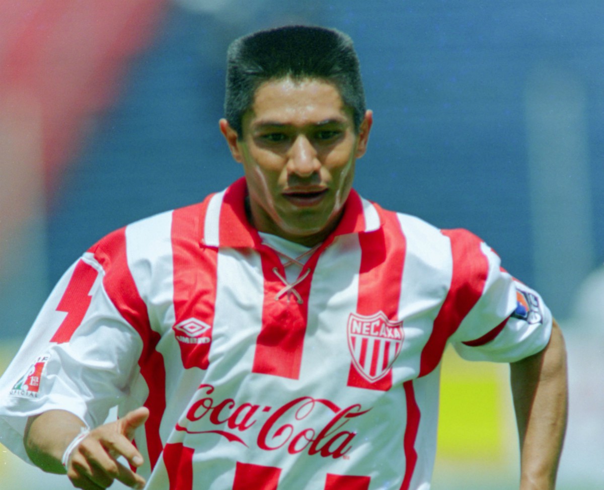 Ignacio Ambríz| Mediocampista | Todo lo que ganó como jugador lo hizo con Necaxa: Dos ligas, una copa y otra Recopa de Concacaf.