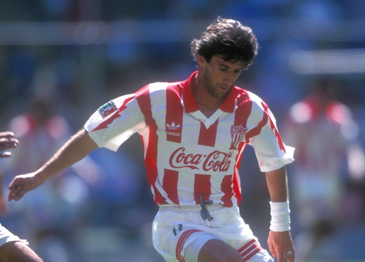 Ivo Basay | Delantero | El segundo máximo goleador del equipo, consiguió 109 anotaciones en todas las competencias.