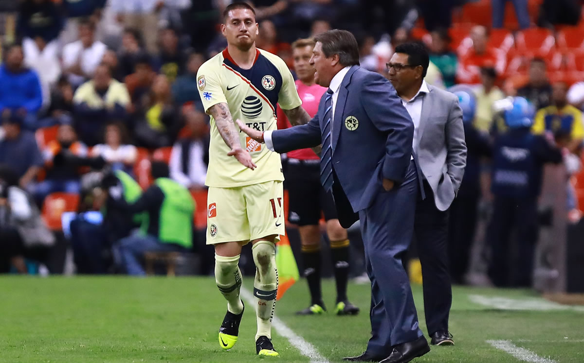 Nicolás Castillo y Miguel Herrera llegaron a tener diferencias. (Foto: Imago7)
