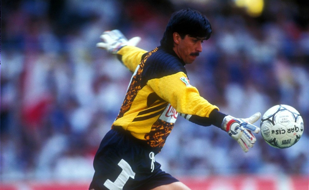 Nicolás Navarro | Portero | Tuvo dos etapas, las cuales se traducen en 19 años; se proclamó como el jugador con más partidos (489).