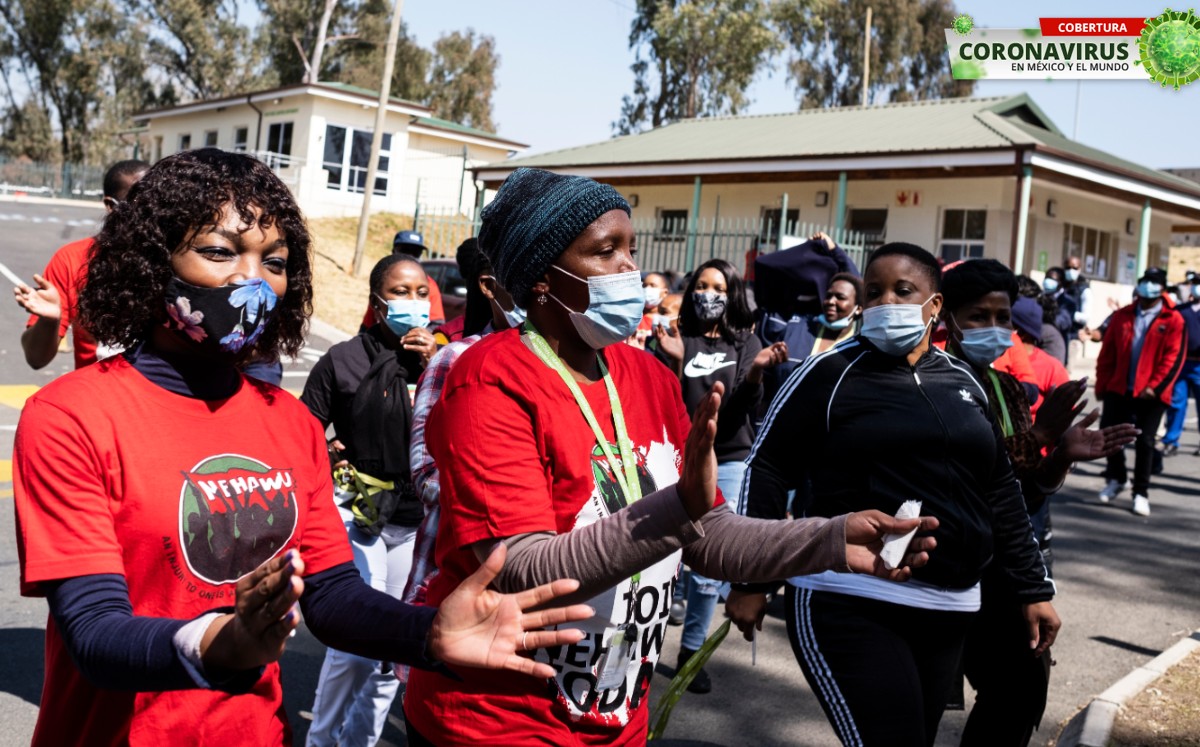 La crisis económica por el coronavirus ha afectado a millones de personas, como en Johannesburgo, Sudáfrica. Foto: AFP