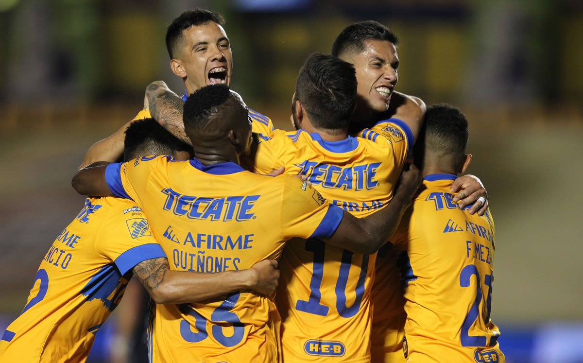 André-Pierre Gignac festejó con sus compañeros (Imago7)