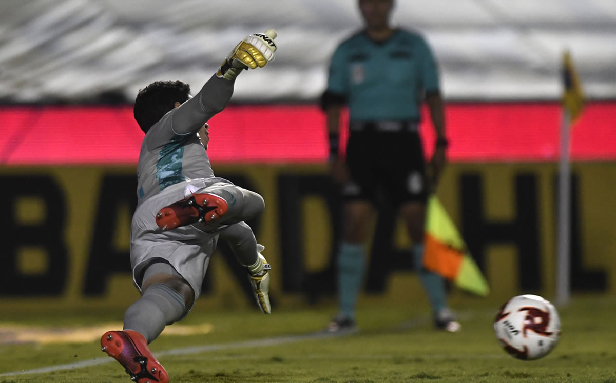 El arquero de Tigres, testigo del fallo del penal (Imago7)