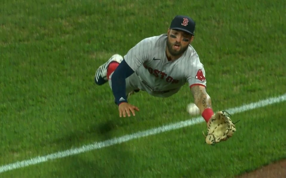 Pillar en el vuelo sobre la línea del jardín derecho. (Foto: MLB.com)
