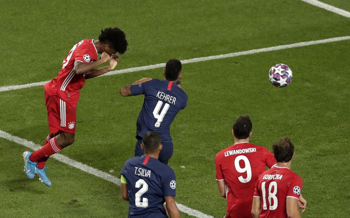 Kingsley Coman le dio el título al Bayern con este cabezazo. (Foto: AFP)