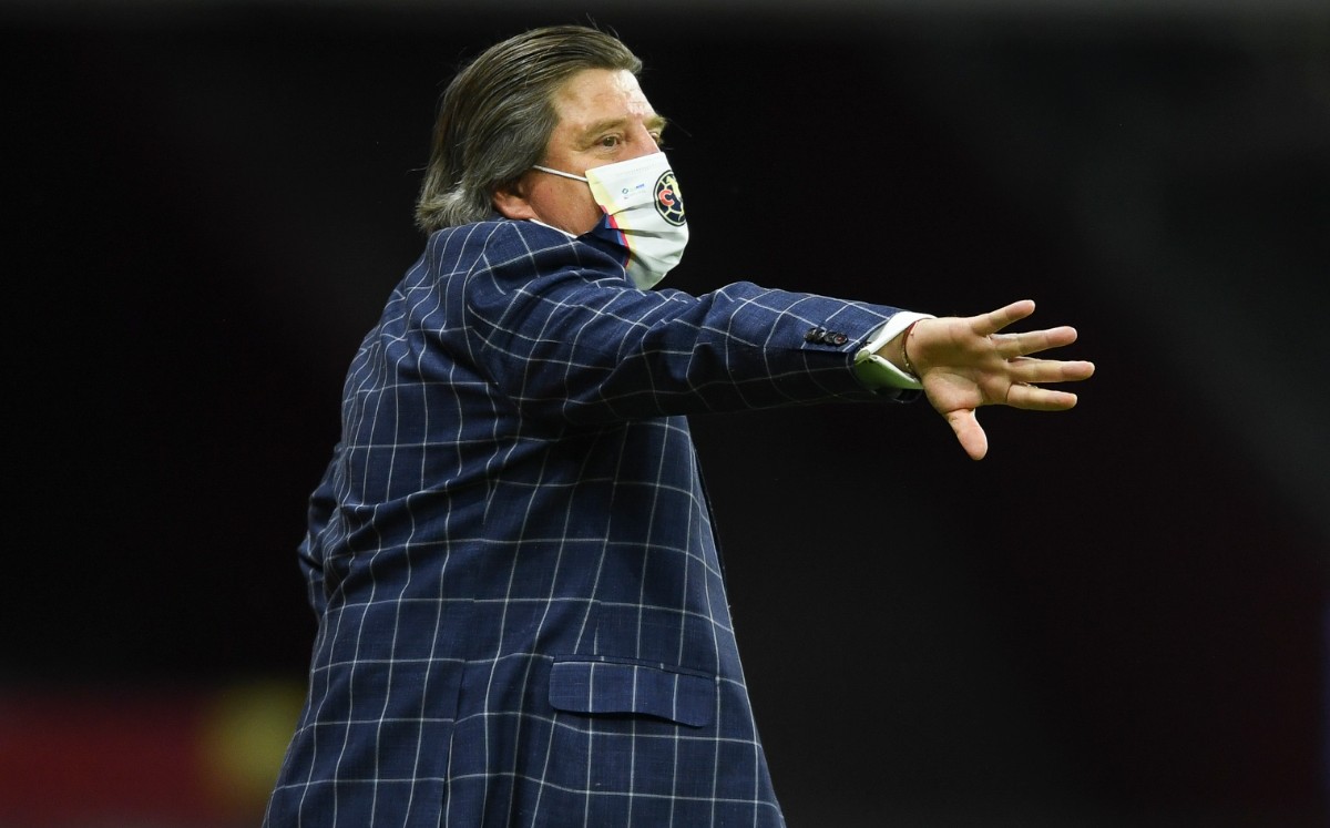 El Piojo utilizó el cubrebocas en el duelo ante Rayados. FOTO: Imago7.
