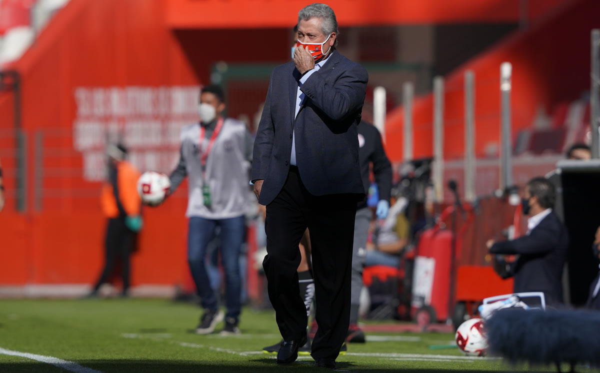 Vucetich llegó a 800 juegos y Chivas se lo celebró. (Foto: Imago7)