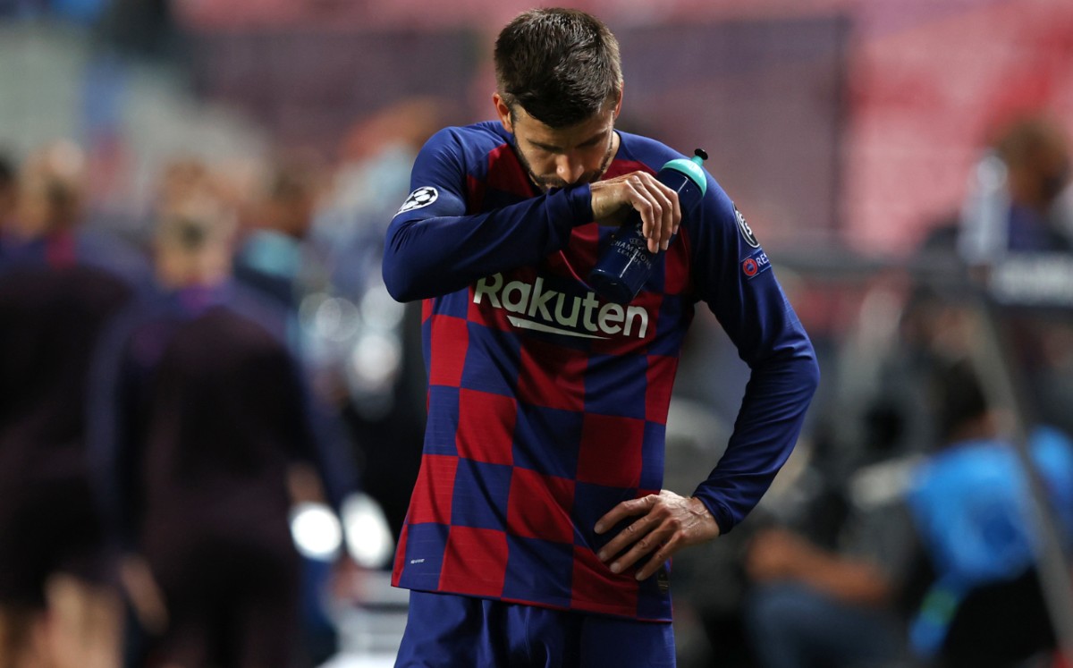 Piqué es uno de los jugadores que el Barcelona busca renegociar contrato. Foto: AFP