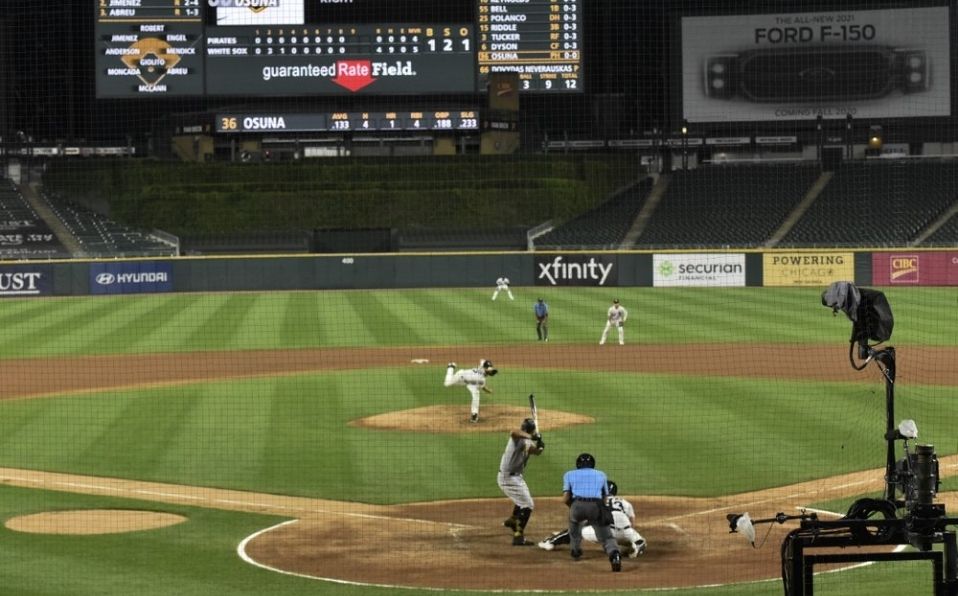 Giolito lanzando en el vacío parque de los White Sox. (Foto: Matt Marton/AP)