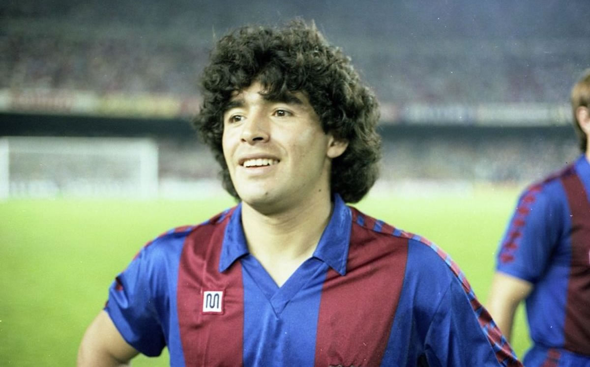 Maradona y los consejos de Menotti al club para desacerse del argentino.