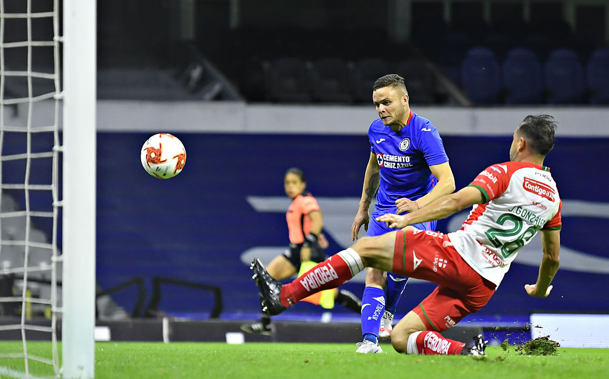 Rodríguez colaboró con un gol en el triunfo de Cruz Azul. (Foto: Imago7)