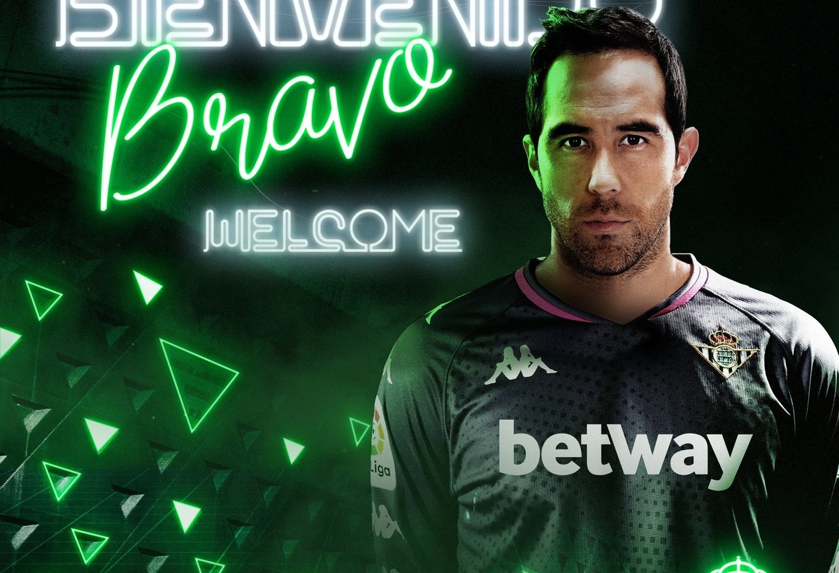 Betis hace oficial el fichaje del arquero chileno Claudio Bravo