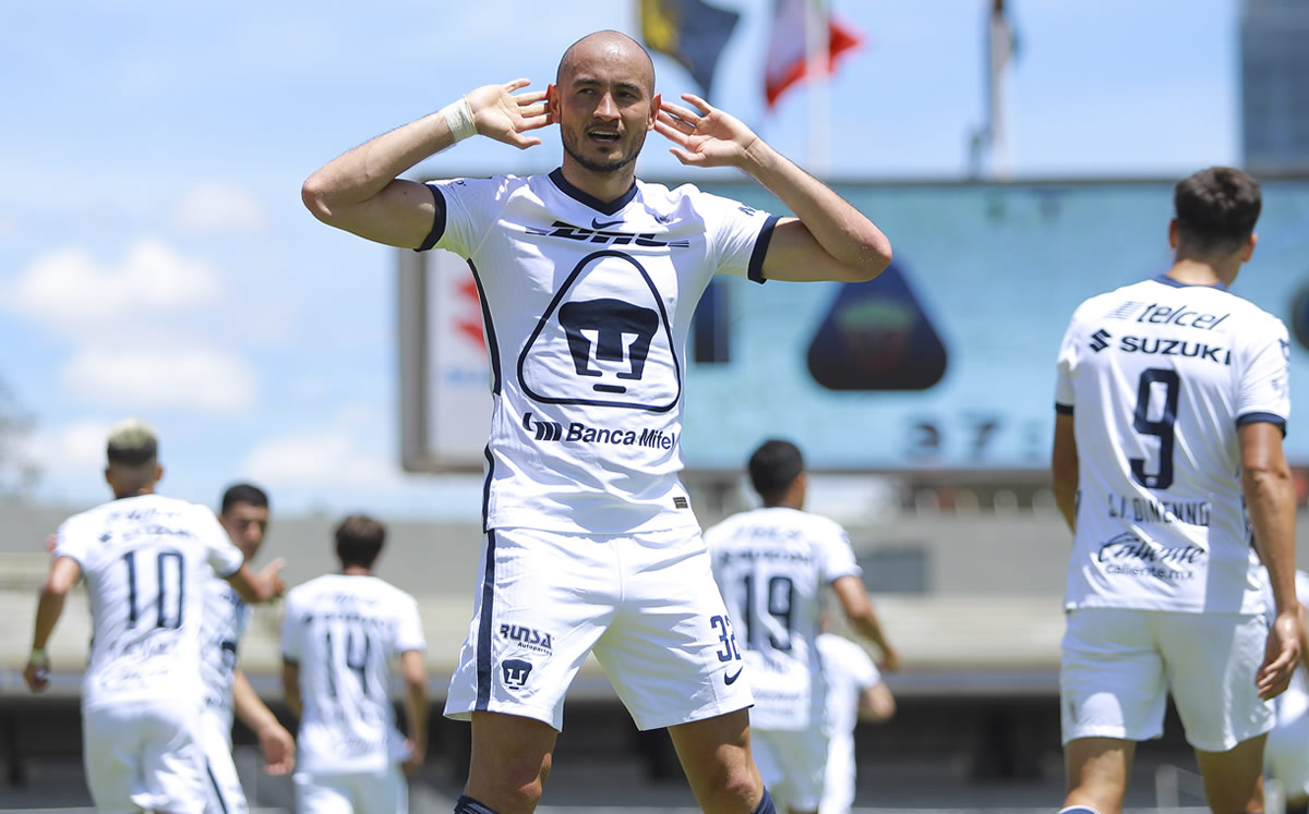 Carlos González celebra su gol 30 con la playera de Pumas. (Foto: Imago7)