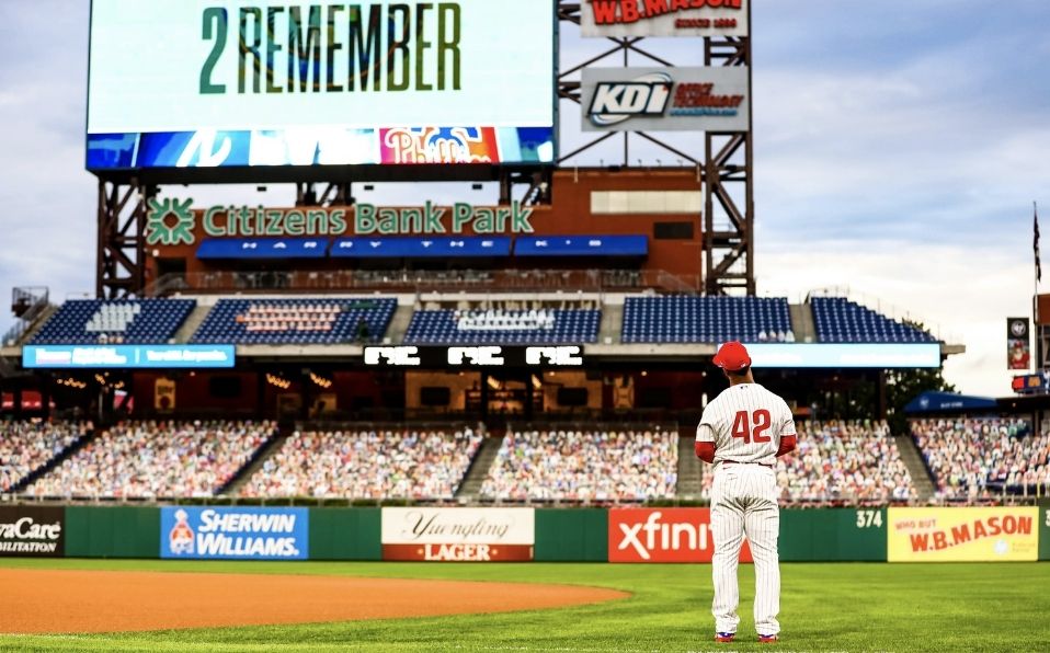El video fue reproducido en los parques con actividad este 28 de agosto. (Foto: @MLB)