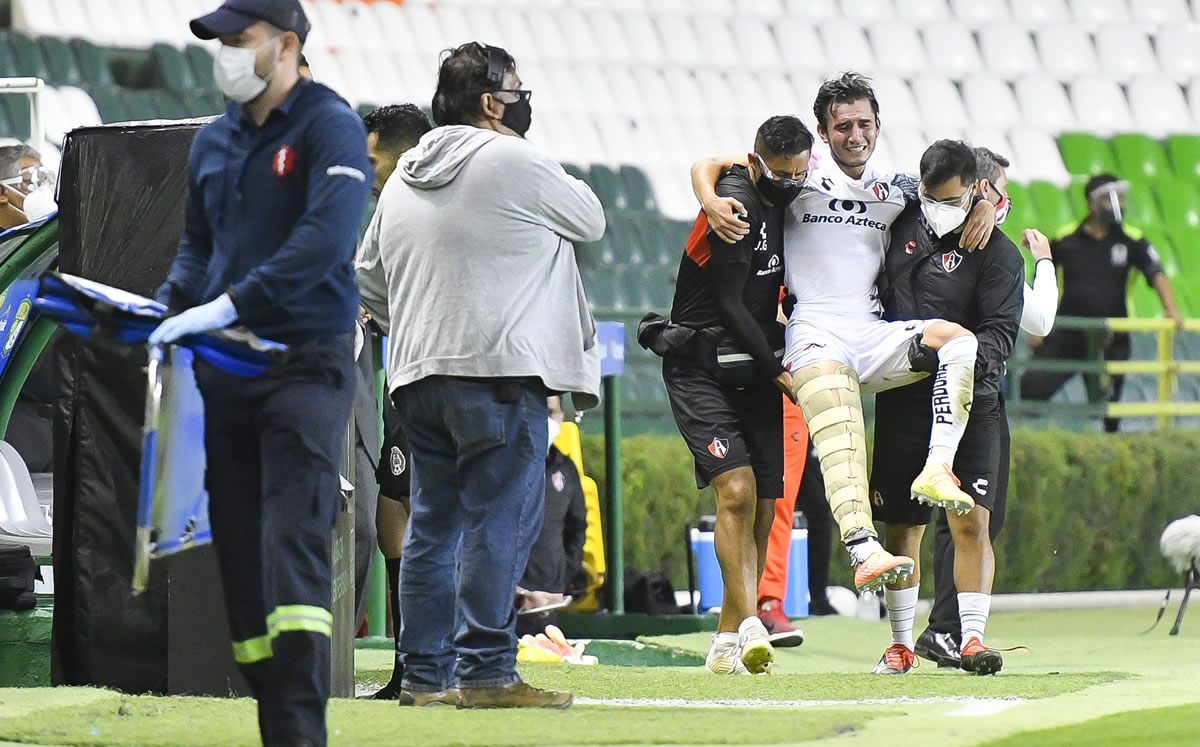El futbolista salió del campo entre lágrimas (Imago7)