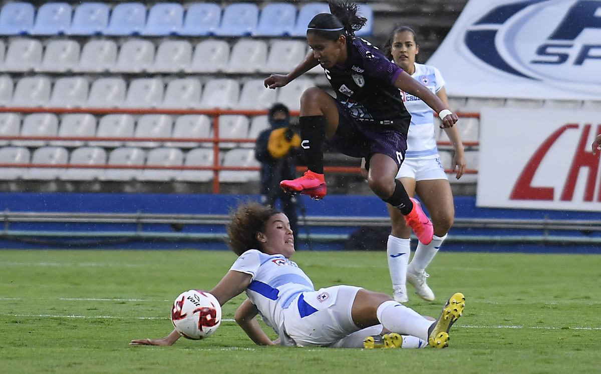 Pachuca y Cruz Azul igualaron sin goles en la Femenil. (Foto: Imago7)